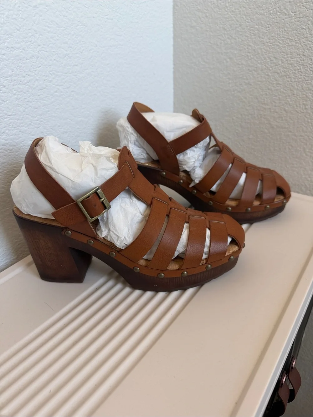 NWOT KORKS Whitney Multi -Strap Platform Sandal with Tan Wood Heel.